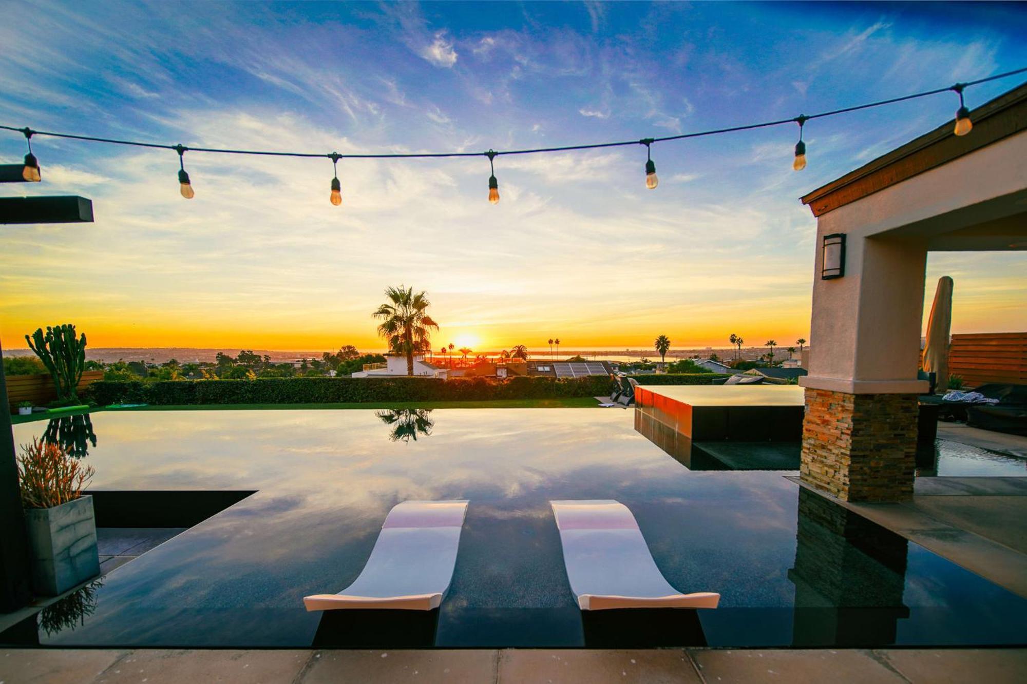 Panoramic Ocean Sunset Views With Heated Pool & Location