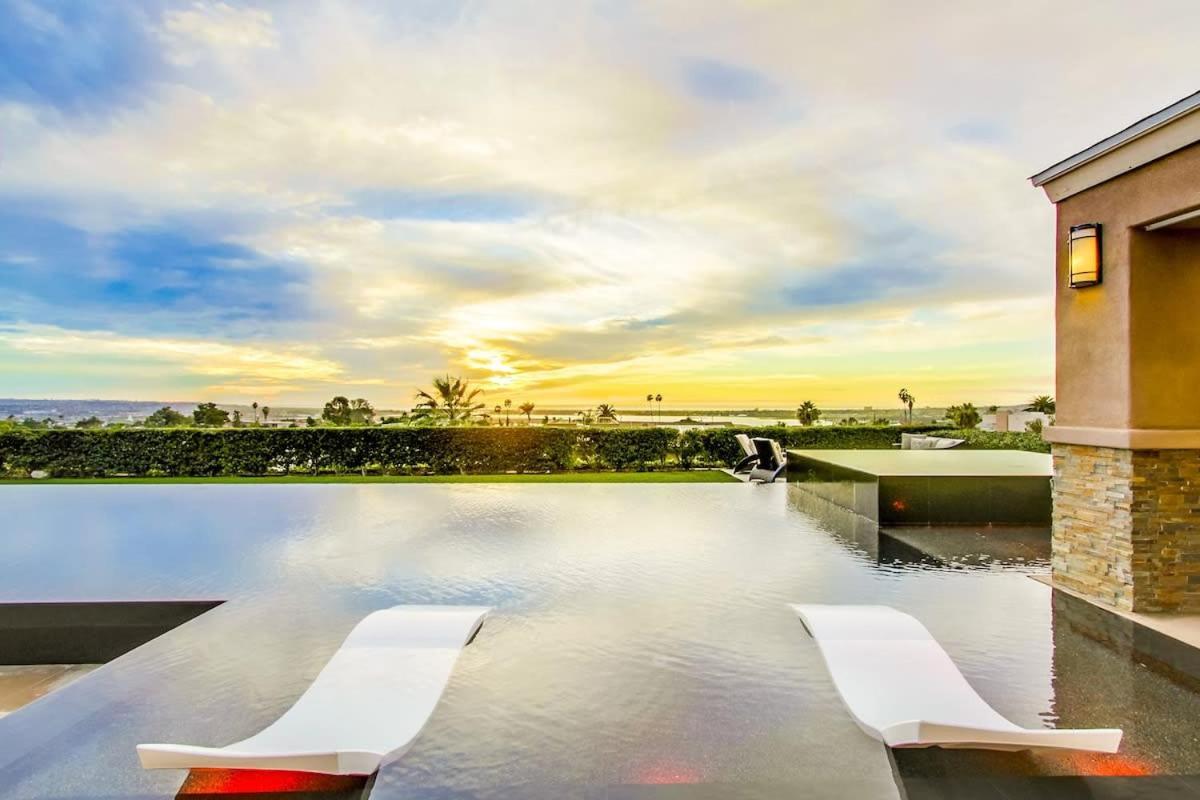 Panoramic Ocean Sunset Views With Heated Pool & Location Holiday home San Diego