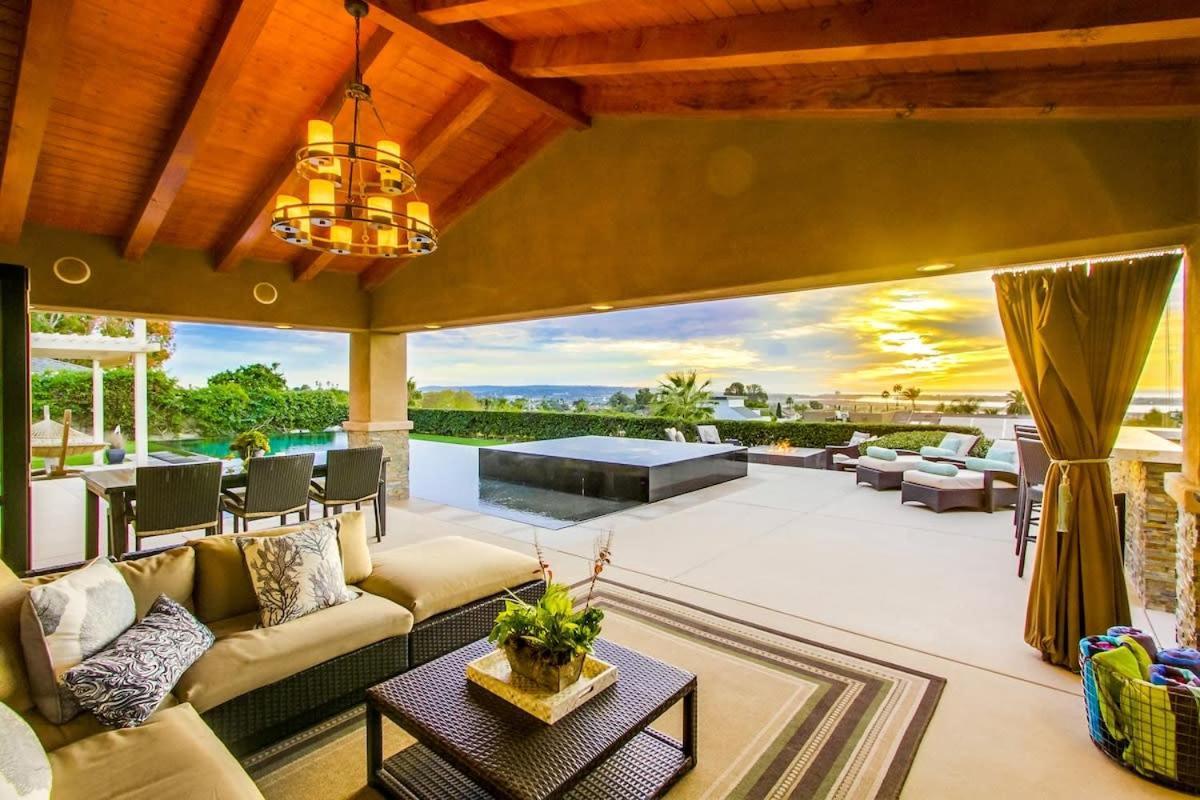 Panoramic Ocean Sunset Views With Heated Pool & Location Holiday home