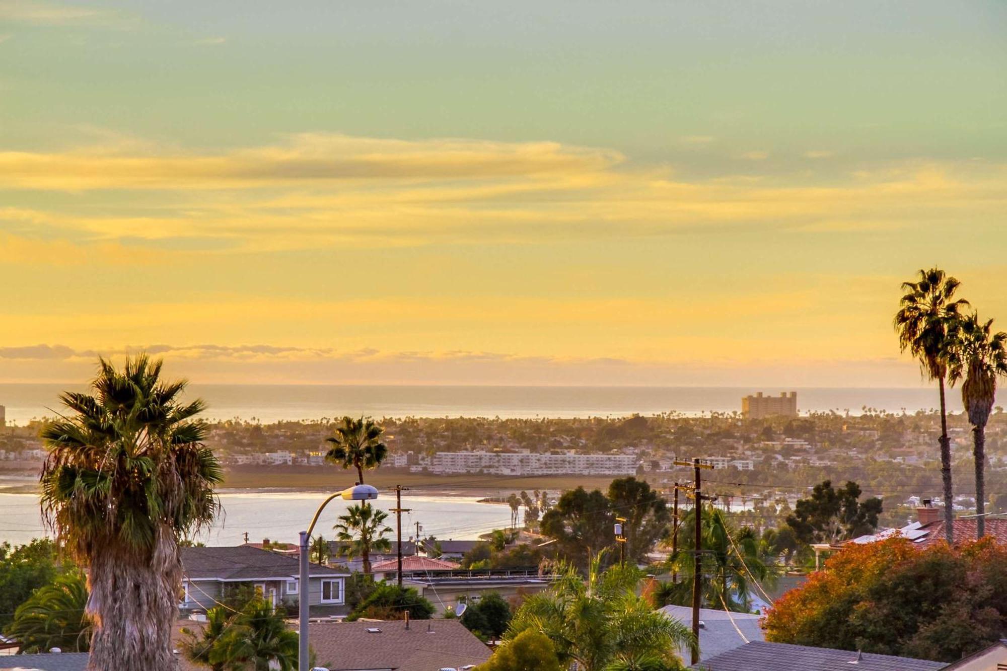 Holiday home Panoramic Ocean Sunset Views With Heated Pool & Location San Diego