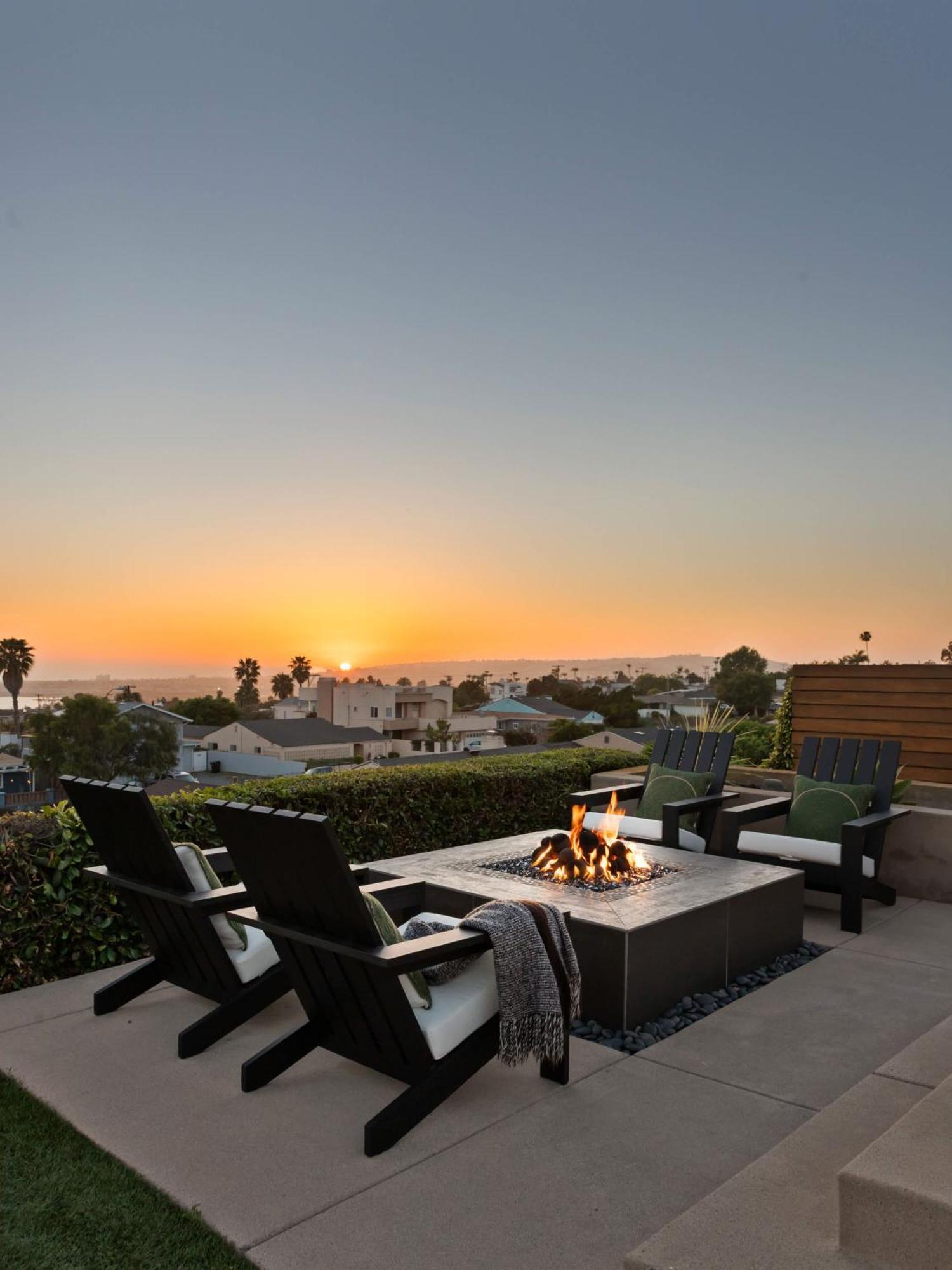 Panoramic Ocean Sunset Views With Heated Pool & Location Holiday home *
