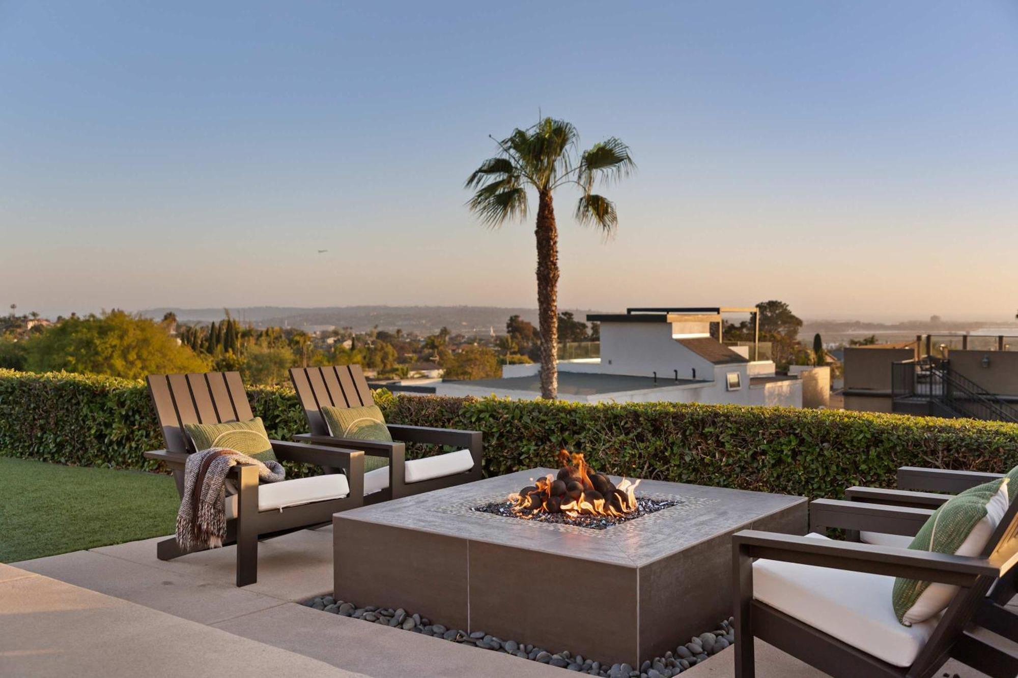 Holiday home Panoramic Ocean Sunset Views With Heated Pool & Location