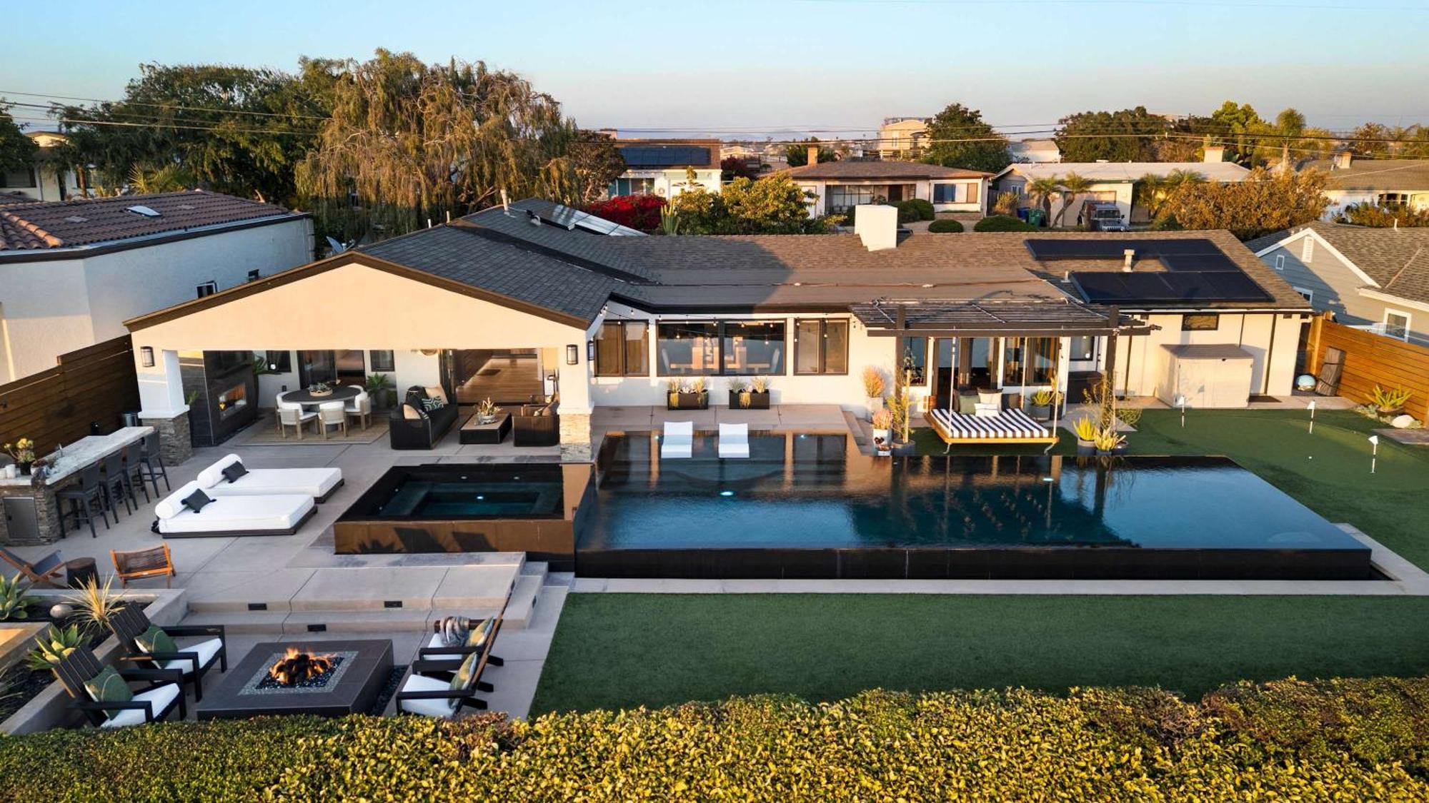 Panoramic Ocean Sunset Views With Heated Pool & Location Holiday home