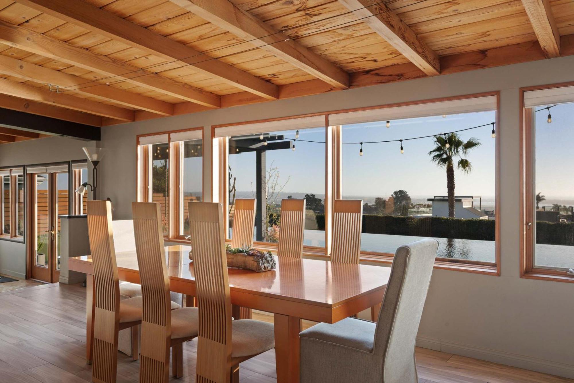 Panoramic Ocean Sunset Views With Heated Pool & Location Holiday home