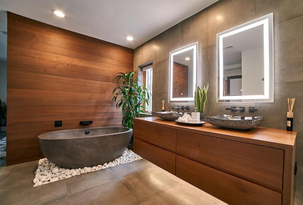 Panoramic Ocean Sunset Views With Heated Pool & Location