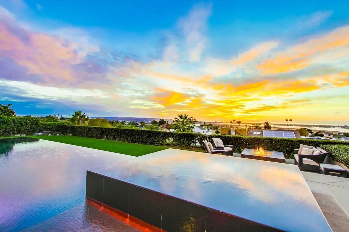 Panoramic Ocean Sunset Views With Heated Pool & Location Holiday home San Diego