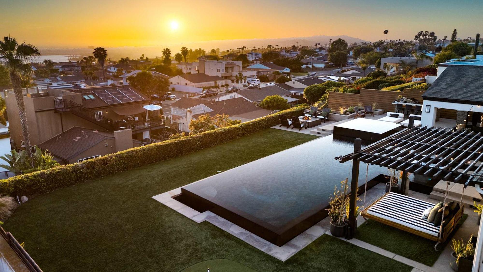 Panoramic Ocean Sunset Views With Heated Pool & Location