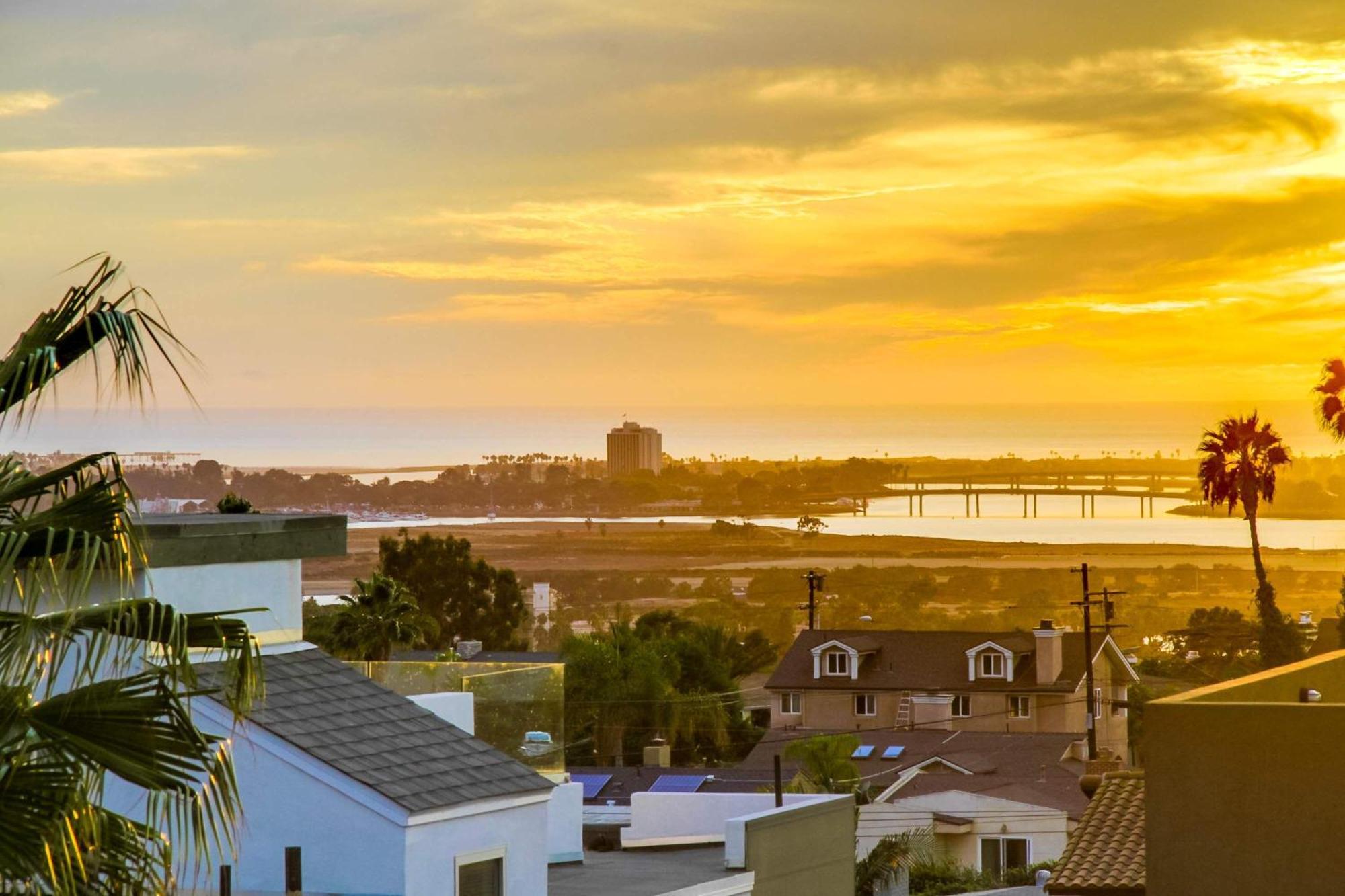 Panoramic Ocean Sunset Views With Heated Pool & Location San Diego
