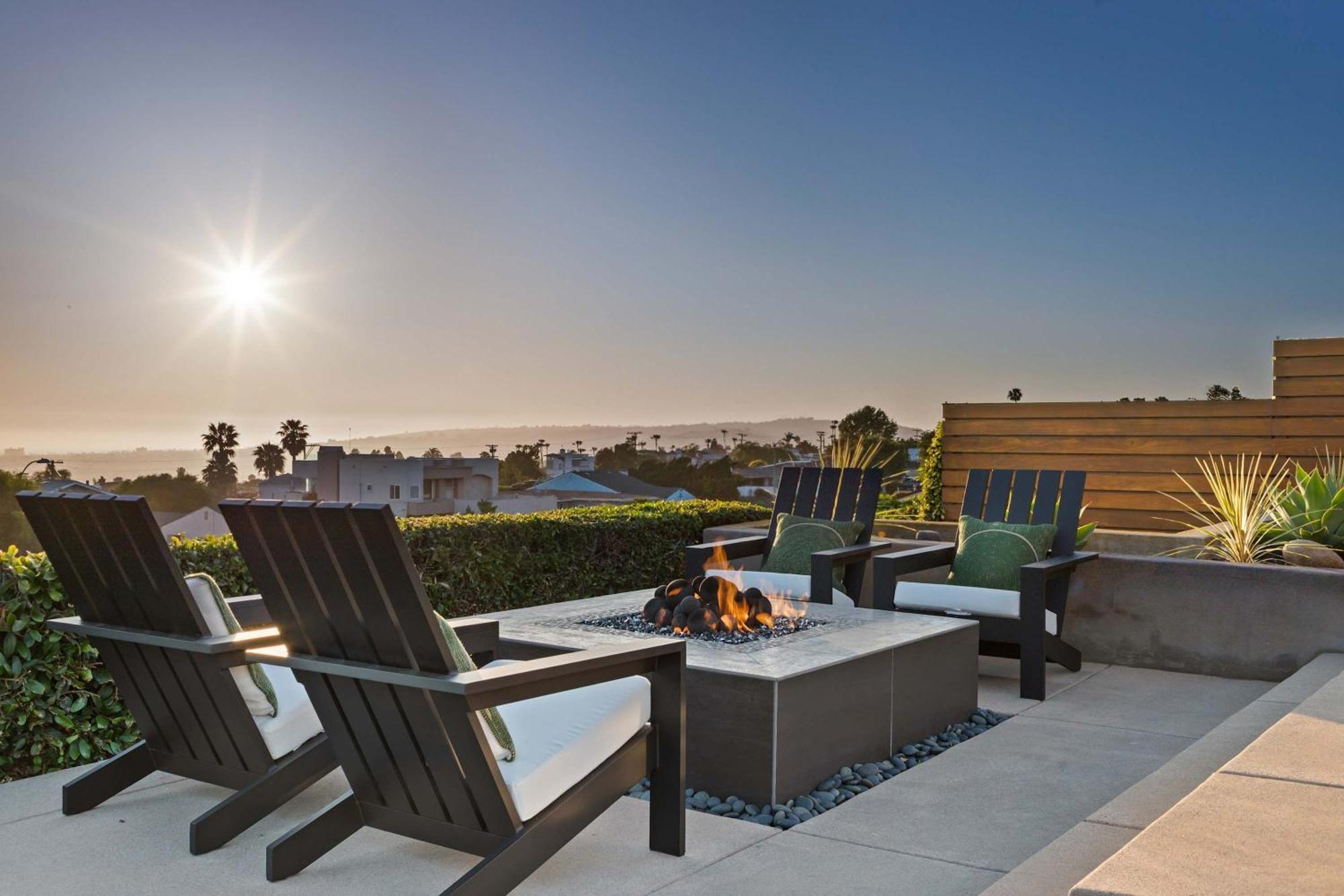 Panoramic Ocean Sunset Views With Heated Pool & Location Holiday home San Diego